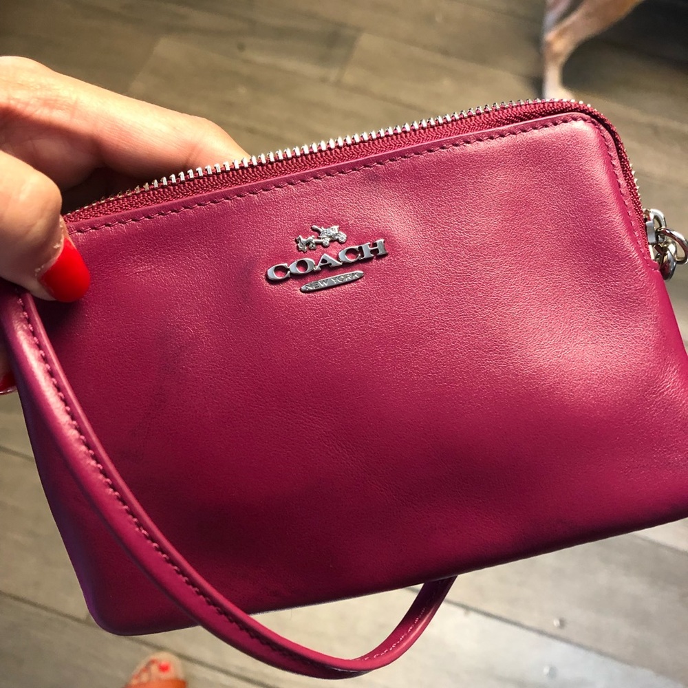 Hot pink coach pouch/wristlet in great condition